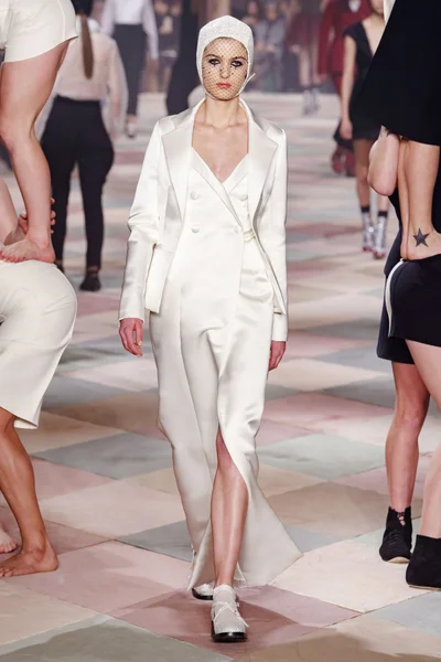 Look 9